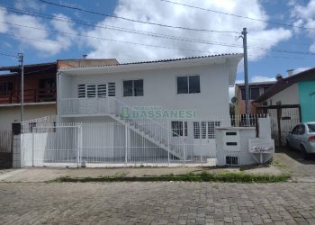 Casa com 300m², 5 dormitórios, 4 vagas, no bairro Nossa Senhora de Fátima em Caxias do Sul para Comprar