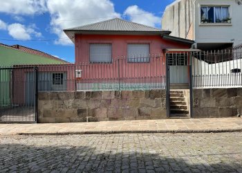 Casa com 95m², 2 dormitórios, 1 vaga, no bairro Rio Branco em Caxias do Sul para Comprar