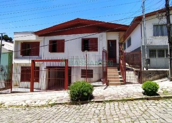 Casa com 141m², 3 dormitórios, 3 vagas, no bairro Sagrada Família em Caxias do Sul para Comprar