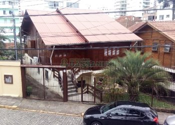 Casa com 180m², 3 dormitórios, 2 vagas, no bairro São Pelegrino em Caxias do Sul para Comprar