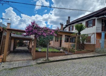 Casa com 100m², 3 dormitórios, 3 vagas, no bairro Centro em Caxias do Sul para Comprar