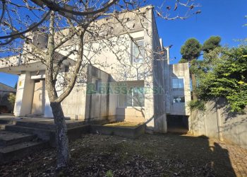 Casa Comercial com 800m², 3 dormitórios, 6 vagas, no bairro Cinqüentenário em Caxias do Sul para Alugar