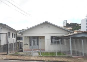 Casa com 180m², 4 dormitórios, 1 vaga, no bairro Lourdes em Caxias do Sul para Alugar