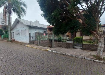 Casa com 340m², 3 dormitórios, 3 vagas, no bairro Panazzolo em Caxias do Sul para Comprar