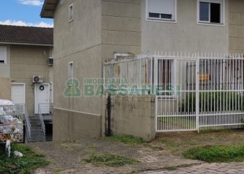 Sobrado com 80m², 2 dormitórios, 1 vaga, no bairro Charqueadas em Caxias do Sul para Comprar