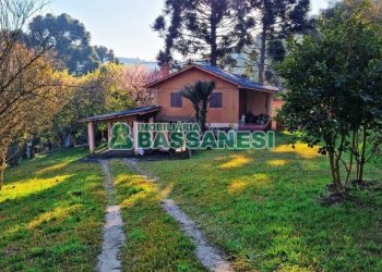 Chácara com 150m², 2 dormitórios, 1 vaga, no bairro Vila Seca em Caxias do Sul para Comprar