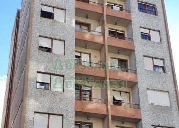 Apto Mobiliado com 90m², 2 dormitórios, no bairro Centro em Caxias do Sul para Alugar