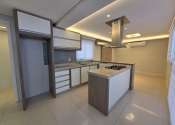 Apto Mobiliado com 113m², 3 dormitórios, 2 vagas, no bairro Vila Horn em Caxias do Sul para Alugar
