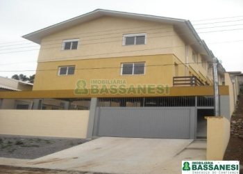 Casa com 77m², 2 dormitórios, 1 vaga, no bairro Salgado Filho em Caxias do Sul para Comprar