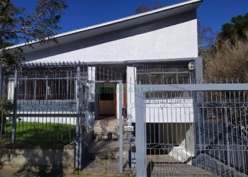 Casa Comercial com 280m², 3 dormitórios, 1 vaga, no bairro Medianeira em Caxias do Sul para Alugar