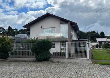 Casa com 282m², 3 dormitórios, 3 vagas, no bairro Interlagos em Caxias do Sul para Comprar