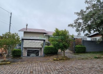 Casa com 300m², 3 dormitórios, 2 vagas, no bairro Santa Catarina em Caxias do Sul para Comprar