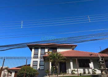 Casa com 350m², 3 dormitórios, 2 vagas, no bairro Desvio Rizzo em Caxias do Sul para Comprar