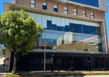 Loja com 697m², 6 vagas, no bairro São Pelegrino em Caxias do Sul para Alugar