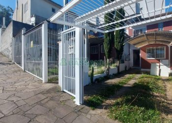 Sobrado com 57m², 2 dormitórios, 2 vagas, no bairro Santa Catarina em Caxias do Sul para Comprar