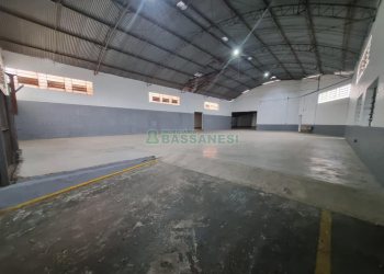 Pavilhão com 769m², no bairro São José em Caxias do Sul para Alugar