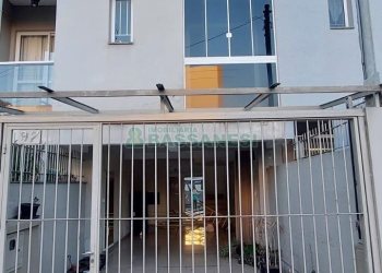 Sobrado com 83m², 2 dormitórios, 1 vaga, no bairro Desvio Rizzo em Caxias do Sul para Comprar