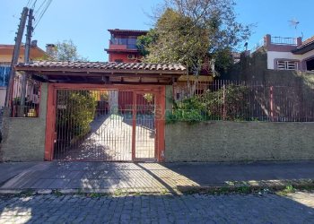 Casa com 405m², 3 dormitórios, 2 vagas, no bairro Rio Branco em Caxias do Sul para Comprar