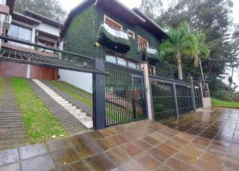Sobrado com 164m², 3 dormitórios, 2 vagas, no bairro Santa Catarina em Caxias do Sul para Comprar
