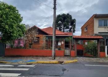 Casa com 130m², 3 dormitórios, 2 vagas, no bairro Cruzeiro em Caxias do Sul para Comprar