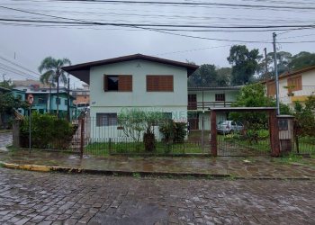 Casa com 189m², 7 dormitórios, 3 vagas, no bairro São Cristóvão em Caxias do Sul para Comprar