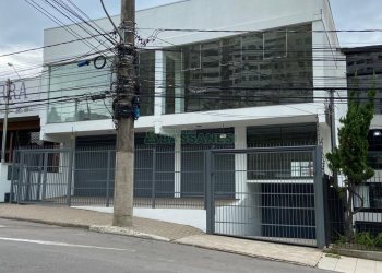 Loja com 477m², no bairro Cinqüentenário em Caxias do Sul para Alugar