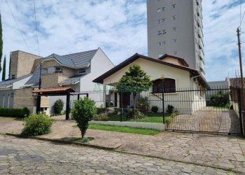 Casa com 170m², 3 dormitórios, 1 vaga, no bairro Jardim América em Caxias do Sul para Comprar