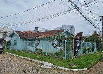 Casa com 135m², 3 dormitórios, 1 vaga, no bairro Santa Lucia em Caxias do Sul para Comprar