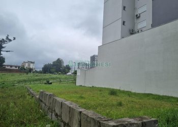 Terreno com 360m², no bairro Charqueadas em Caxias do Sul para Comprar