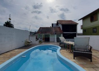 Casa com 250m², 3 dormitórios, 1 vaga, no bairro Esplanada em Caxias do Sul para Alugar