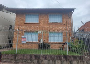 Casa com 250m², 3 dormitórios, 3 vagas, no bairro Cinqüentenário em Caxias do Sul para Comprar