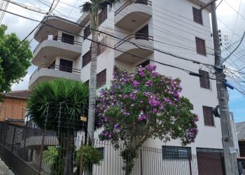 Apartamento com 136m², 3 dormitórios, 2 vagas, no bairro Universitário em Caxias do Sul para Comprar