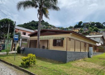 Casa com 168m², 3 dormitórios, 4 vagas, no bairro De Zorzi em Caxias do Sul para Comprar