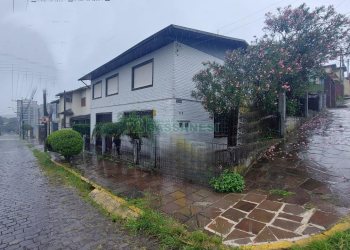 Casa Comercial com 100m², 3 dormitórios, 3 vagas, no bairro Universitário em Caxias do Sul para Alugar