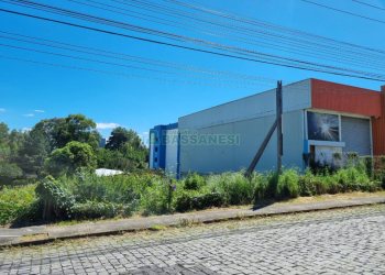 Terreno com 800m², no bairro Cinqüentenário em Caxias do Sul para Comprar