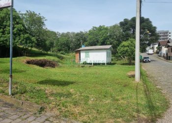 Terreno com 2193m², no bairro Cruzeiro em Caxias do Sul para Comprar
