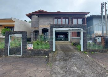 Casa com 382m², 3 vagas, no bairro Santa Catarina em Caxias do Sul para Comprar