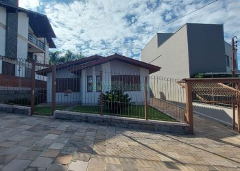 Casa com 172m², 3 dormitórios, 2 vagas, no bairro Cinqüentenário em Caxias do Sul para Comprar