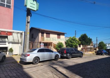 Casa com 120m², 4 dormitórios, no bairro Desvio Rizzo em Caxias do Sul para Comprar