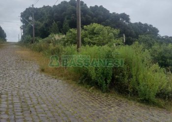 Terreno com 360m², no bairro Desvio Rizzo em Caxias do Sul para Comprar