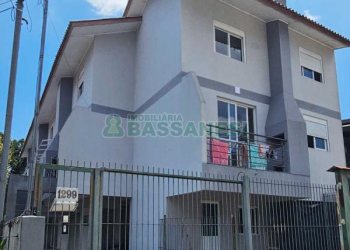 Sobrado com 80m², 2 dormitórios, 1 vaga, no bairro Santa Catarina em Caxias do Sul para Comprar