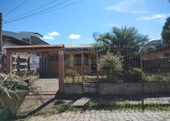 Casa com 120m², 5 dormitórios, 1 vaga, no bairro São Caetano em Caxias do Sul para Comprar