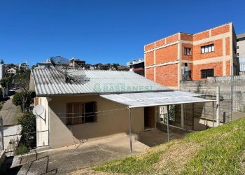 Casa com 72m², 3 dormitórios, 1 vaga, no bairro Esplanada em Caxias do Sul para Alugar