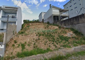 Terreno com 360m², no bairro São Luiz em Caxias do Sul para Comprar