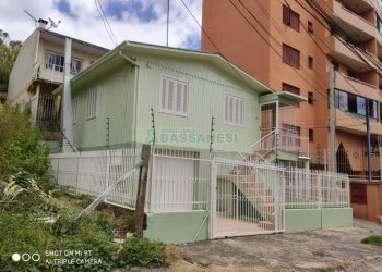 Casa com 110m², 3 dormitórios, 1 vaga, no bairro Medianeira em Caxias do Sul para Comprar