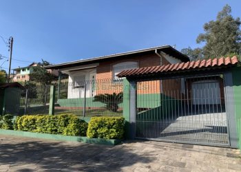 Casa com 174m², 3 dormitórios, 3 vagas, no bairro São Caetano em Caxias do Sul para Comprar
