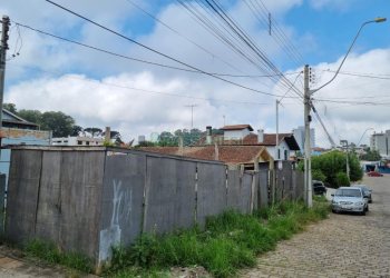 Terreno com 360m², no bairro Desvio Rizzo em Caxias do Sul para Comprar