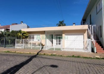 Casa com 131m², 5 dormitórios, 1 vaga, no bairro Pio X em Caxias do Sul para Comprar