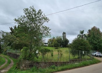 Chácara com 400m², 3 dormitórios, 1 vaga, no bairro Monte Bérico em Caxias do Sul para Comprar