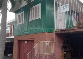 Casa com 132m², 3 dormitórios, 1 vaga, no bairro Medianeira em Caxias do Sul para Comprar